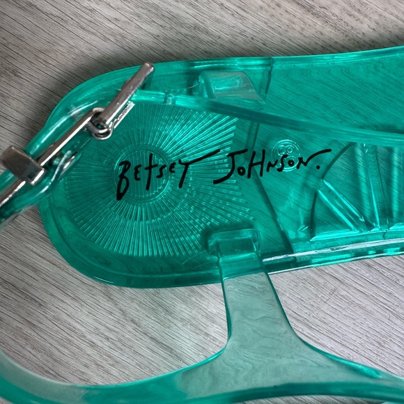 NWOT Betsey Johnson Sarai Teal Jelly Sandals clear pink Floral Accent Size 8 - Picture 2 of 7
